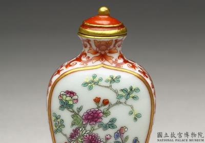 图片[2]-Porcelain snuff bottle with floral decoration in famille rose, Qing dynasty, Jiaqing reign (1796-1820)-China Archive